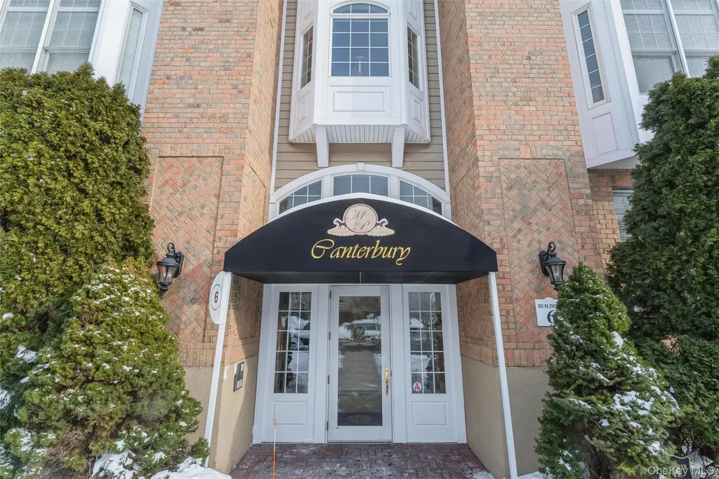 420 Pacing Way Westbury NY 11590