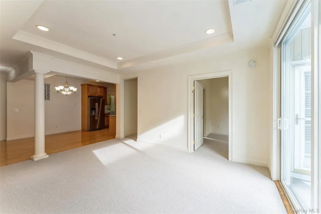 420 Pacing Way Westbury NY 11590