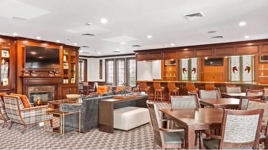 420 Pacing Way Westbury NY 11590