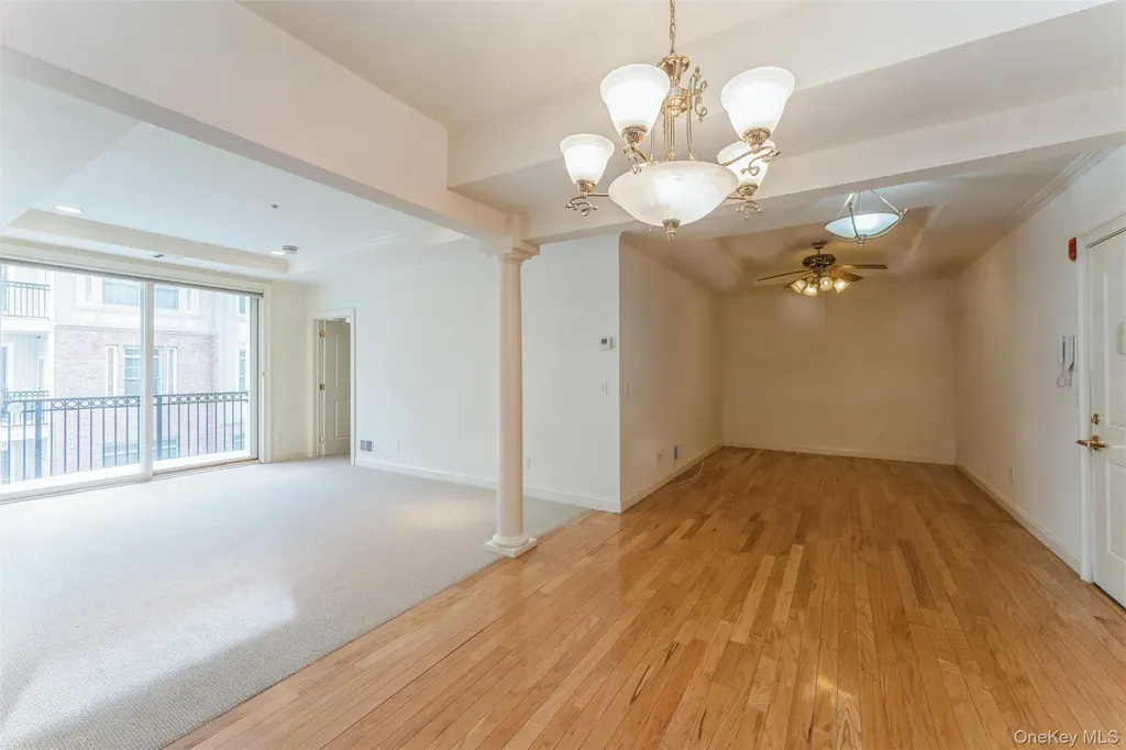 420 Pacing Way Westbury NY 11590