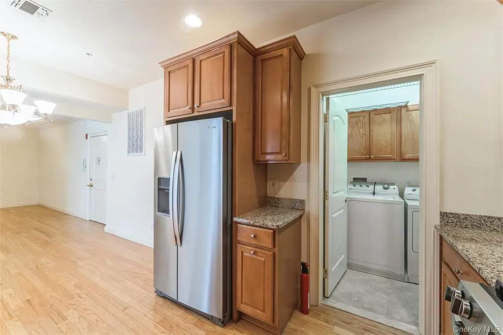 420 Pacing Way Westbury NY 11590