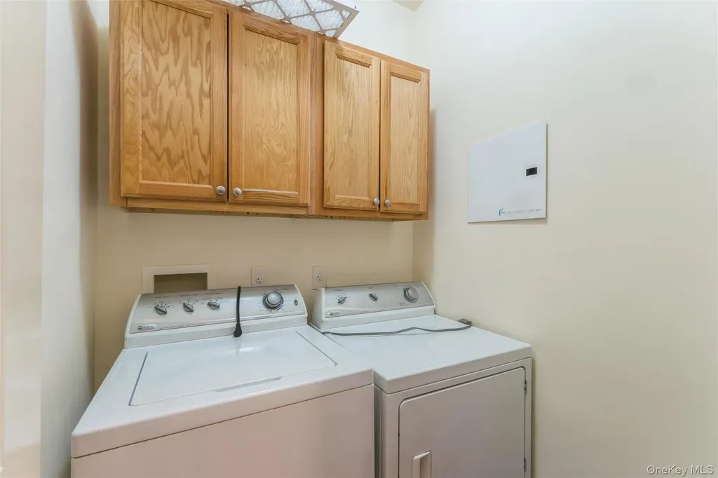 420 Pacing Way Westbury NY 11590
