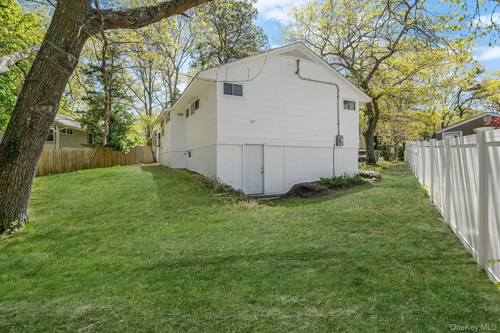5 Birch Court Riverhead NY 11901