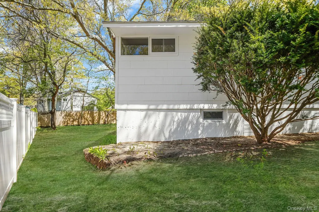 5 Birch Court Riverhead NY 11901