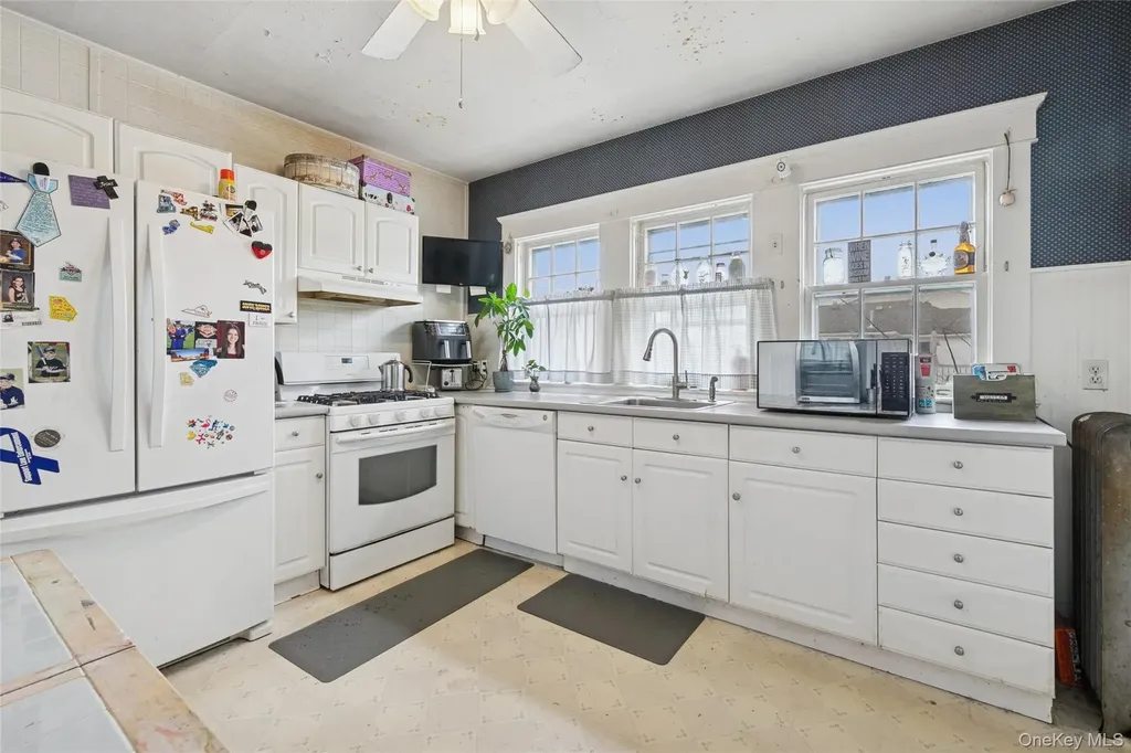 73 Redmond Avenue Bay Shore NY 11706