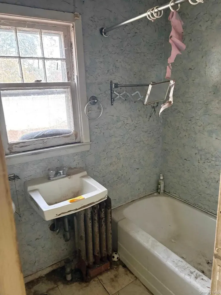 19 Lacrosse Road Mastic Beach NY 11951