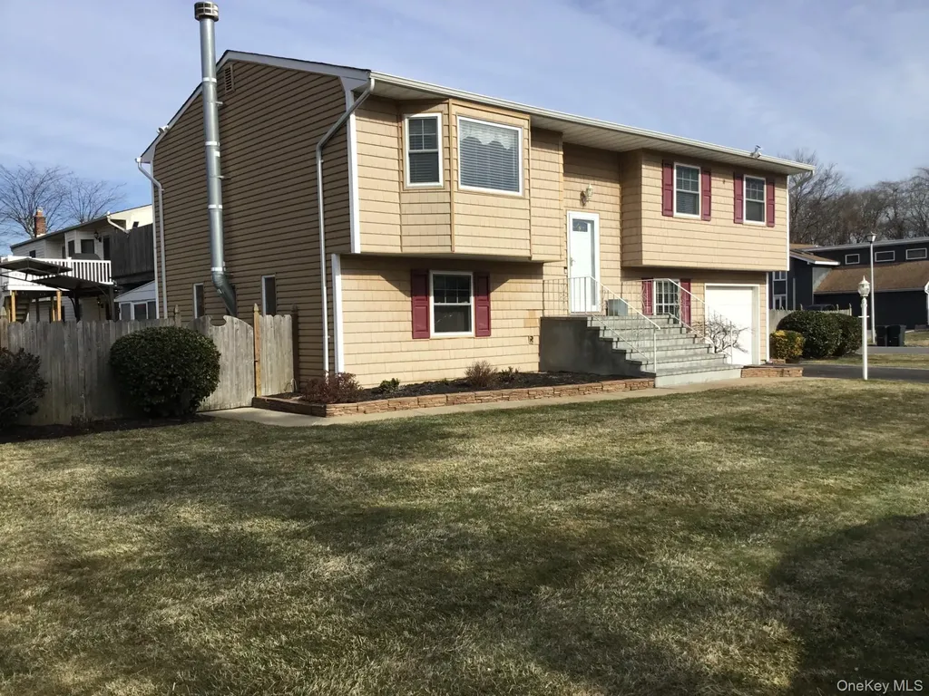 26 Charles Circle Islip NY 11751