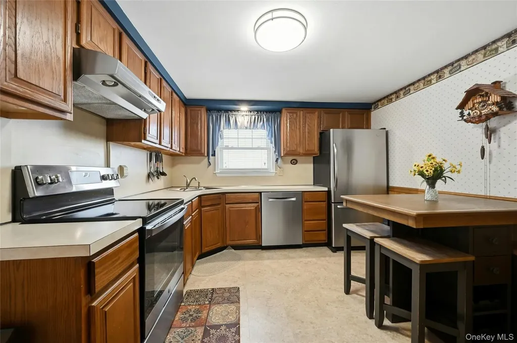 26 Charles Circle Islip NY 11751