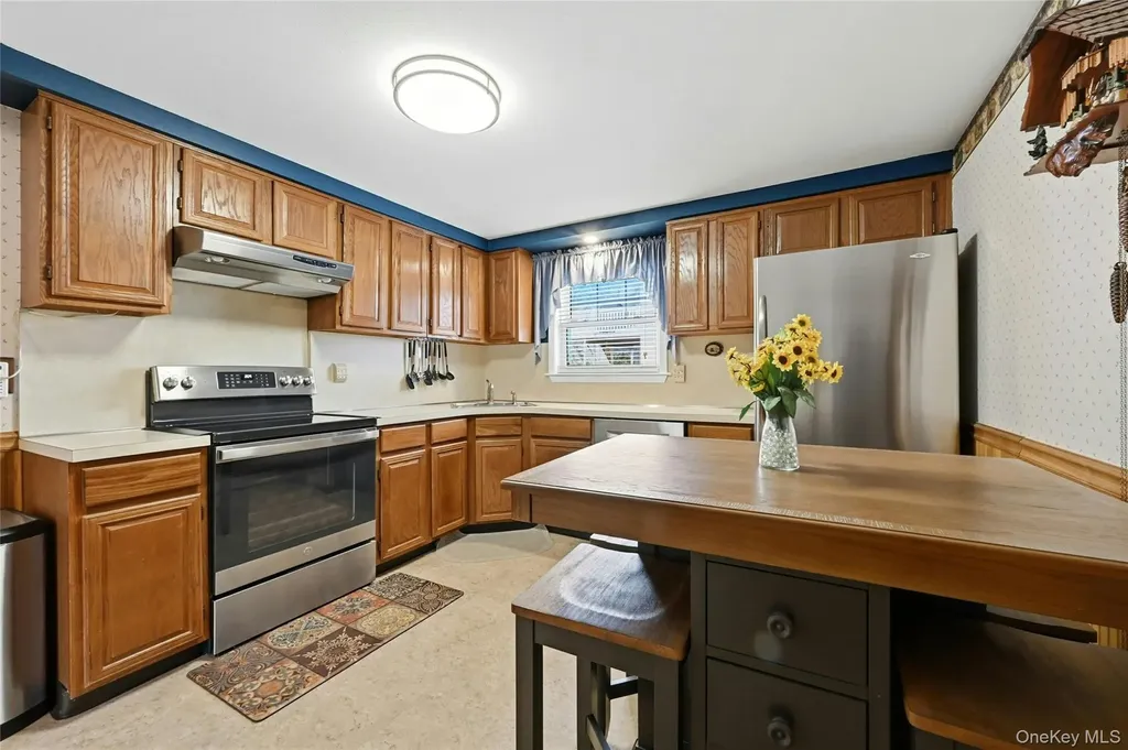 26 Charles Circle Islip NY 11751