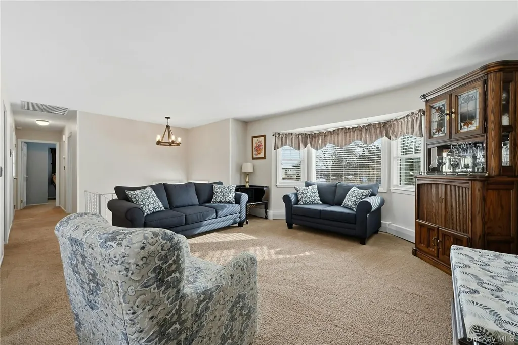 26 Charles Circle Islip NY 11751