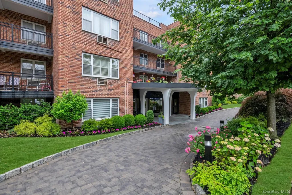 25 Chapel Place Great Neck NY 11021