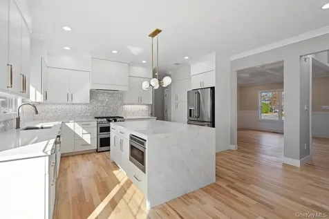 45 Bond Lane Hicksville NY 11801