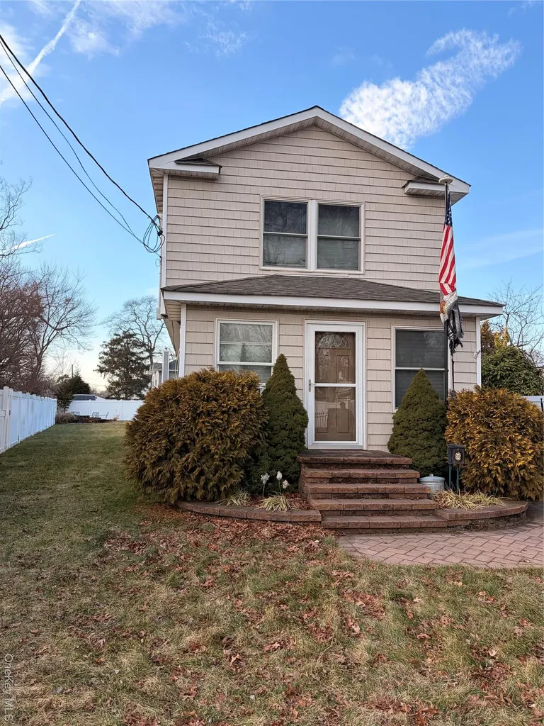 104 Hawthorne Avenue West Babylon NY 11704