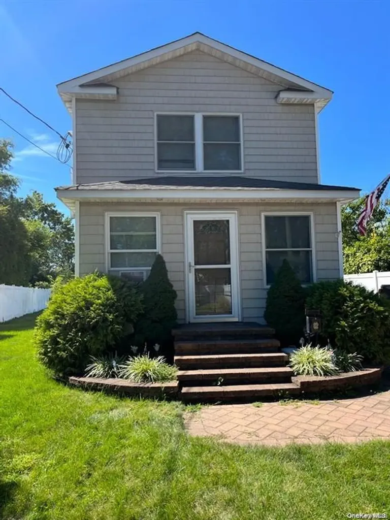 104 Hawthorne Avenue West Babylon NY 11704