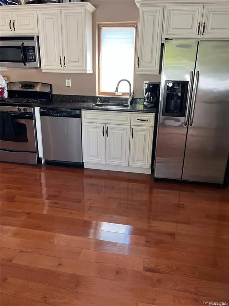 104 Hawthorne Avenue West Babylon NY 11704
