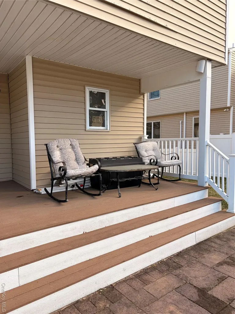 104 Hawthorne Avenue West Babylon NY 11704