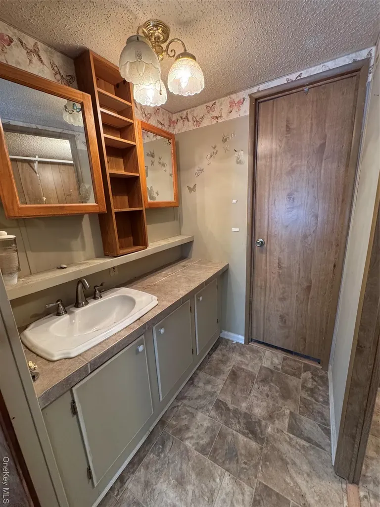 12 Easy Street Catskill NY 12414