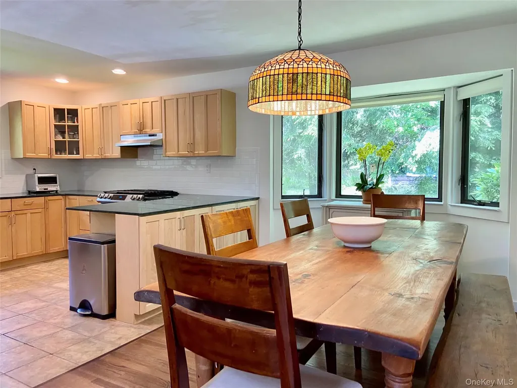 98 Hands Creek Road East Hampton NY 11937