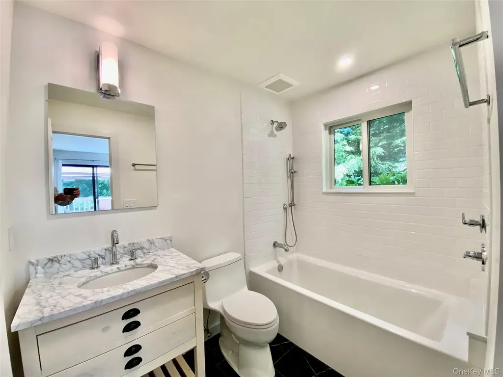 98 Hands Creek Road East Hampton NY 11937