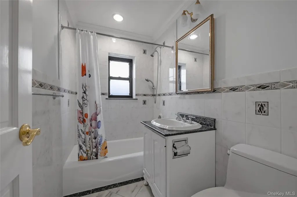 20 Canterbury Road Great Neck NY 11021