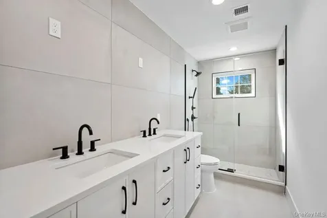 8 Violet Avenue Hicksville NY 11801
