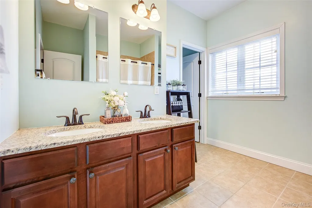 20 Tanyas Court Monroe NY 10950