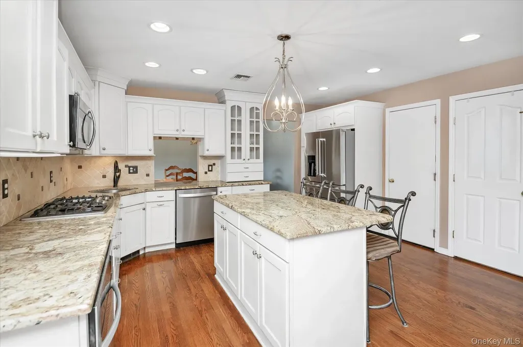 14 Donna Place East Islip NY 11730