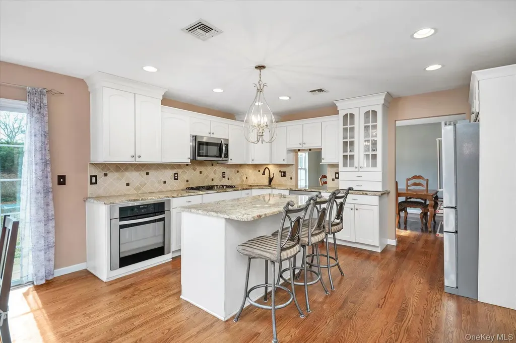 14 Donna Place East Islip NY 11730