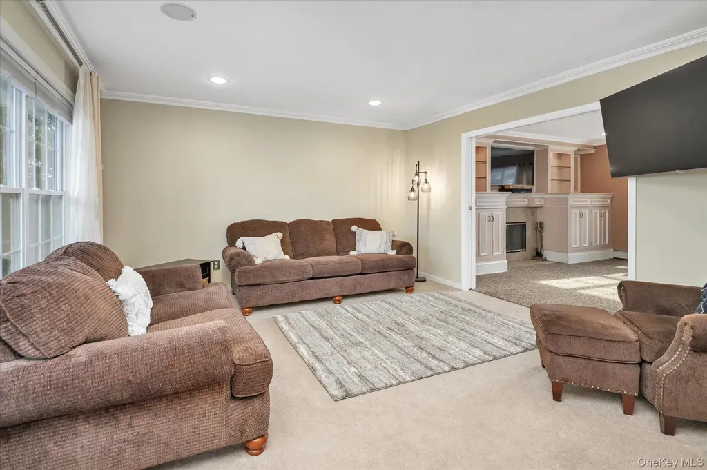 14 Donna Place East Islip NY 11730