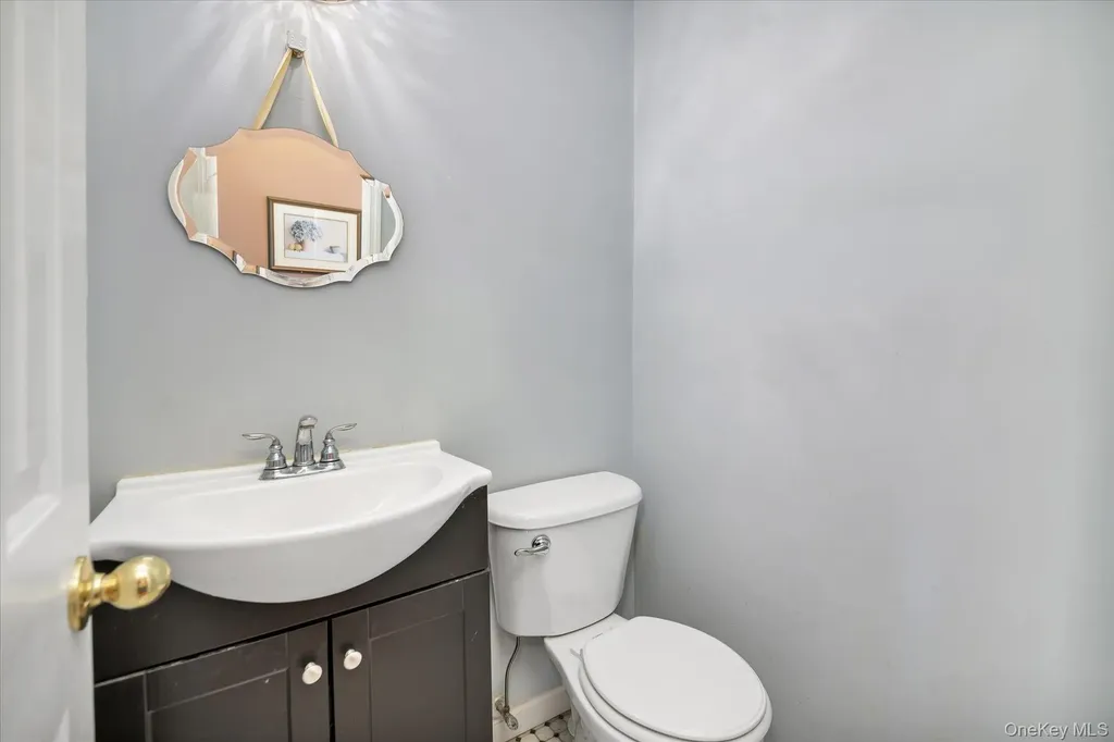 14 Donna Place East Islip NY 11730