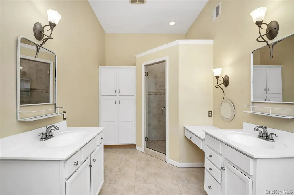14 Donna Place East Islip NY 11730