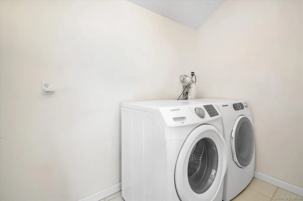14 Donna Place East Islip NY 11730
