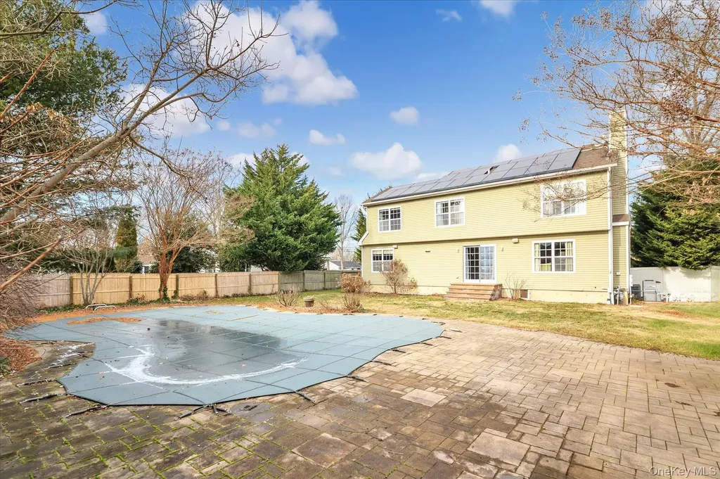 14 Donna Place East Islip NY 11730