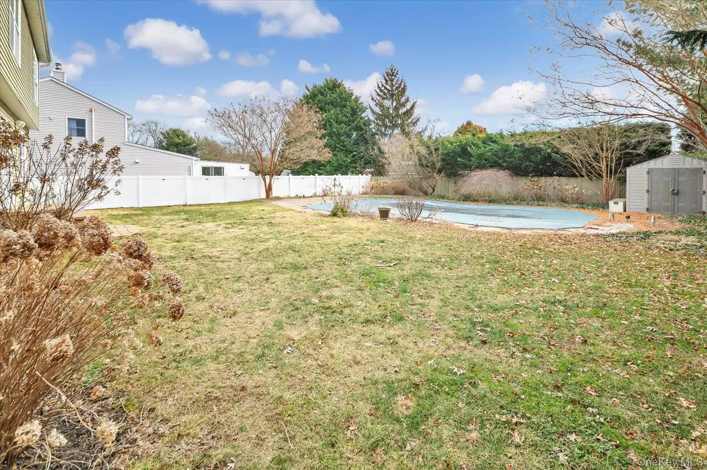 14 Donna Place East Islip NY 11730