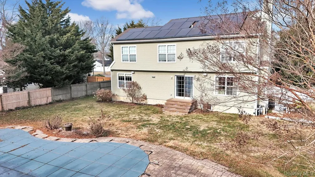 14 Donna Place East Islip NY 11730