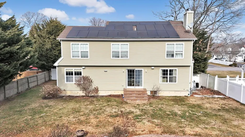 14 Donna Place East Islip NY 11730