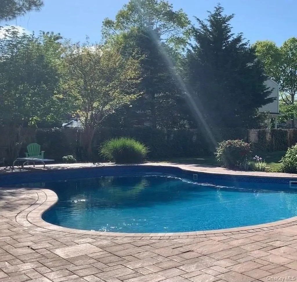 14 Donna Place East Islip NY 11730