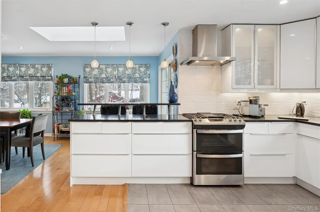383 254th Street Bronx NY 10471