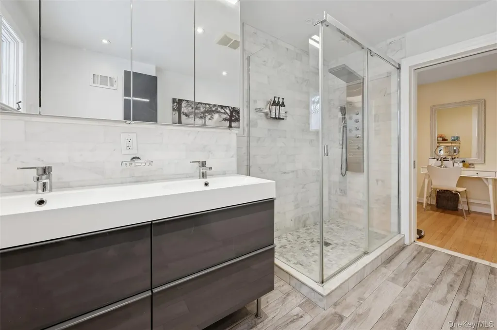 383 254th Street Bronx NY 10471
