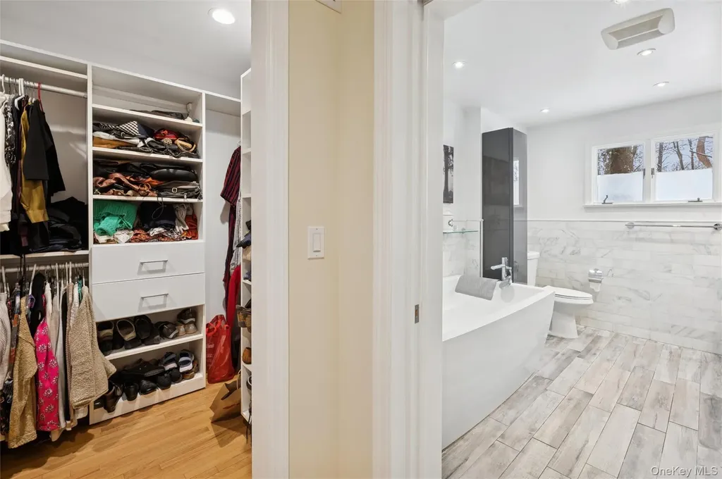 383 254th Street Bronx NY 10471