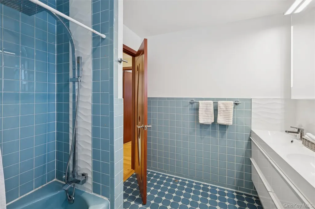 383 254th Street Bronx NY 10471