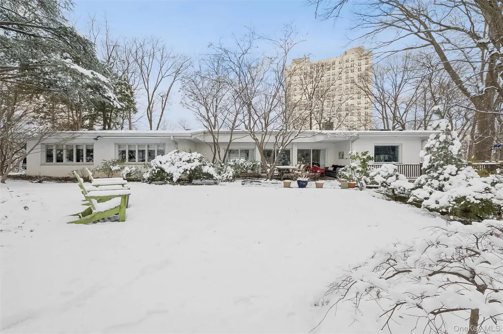 383 254th Street Bronx NY 10471