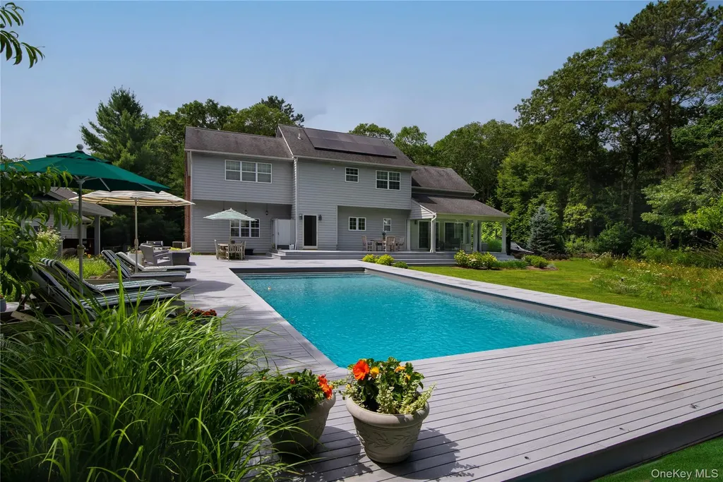 97 Spring Close Highway East Hampton NY 11937