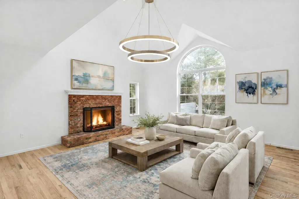 97 Spring Close Highway East Hampton NY 11937