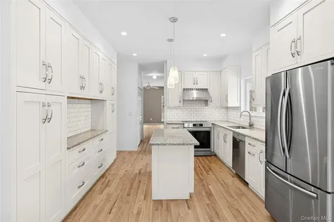 97 Spring Close Highway East Hampton NY 11937