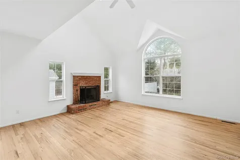97 Spring Close Highway East Hampton NY 11937