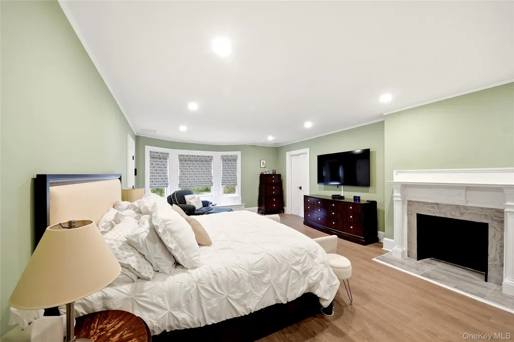 127 Overlook Circle New Rochelle NY 10804