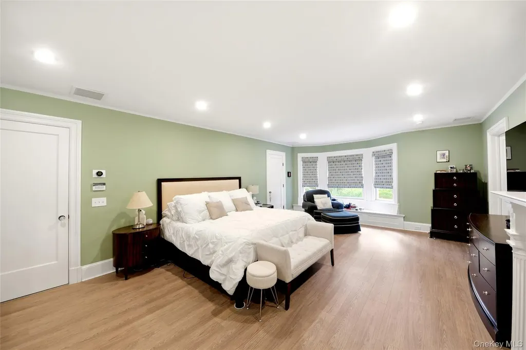 127 Overlook Circle New Rochelle NY 10804