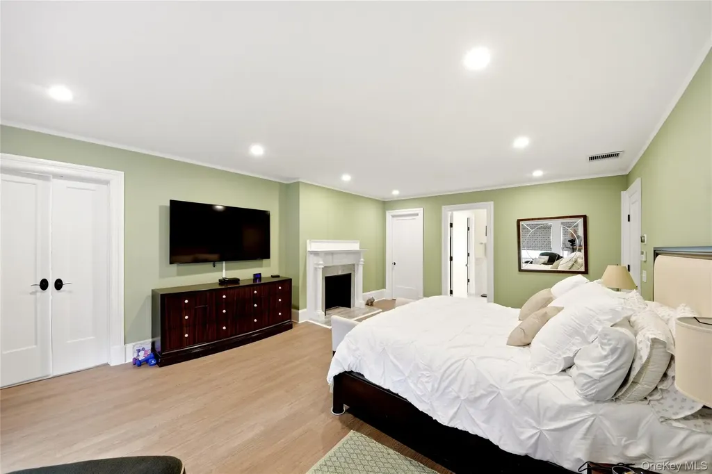 127 Overlook Circle New Rochelle NY 10804
