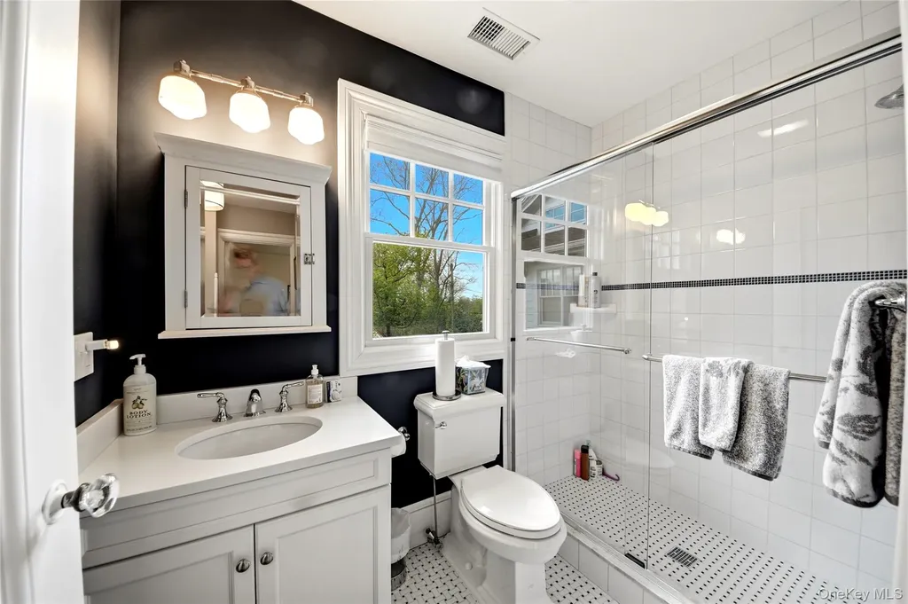 127 Overlook Circle New Rochelle NY 10804